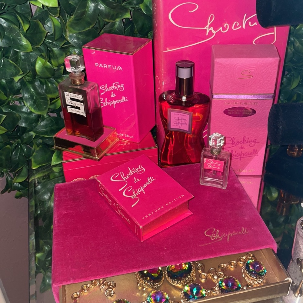 For Show 🤍 Schiaparelli Set with Box 😻
